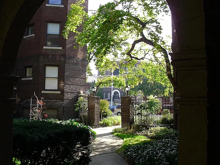 Phillips Manor — Photo 4