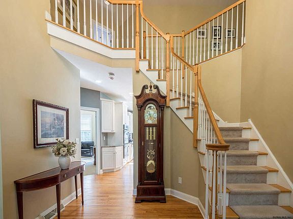5th image of 6 Winding Brook Dr