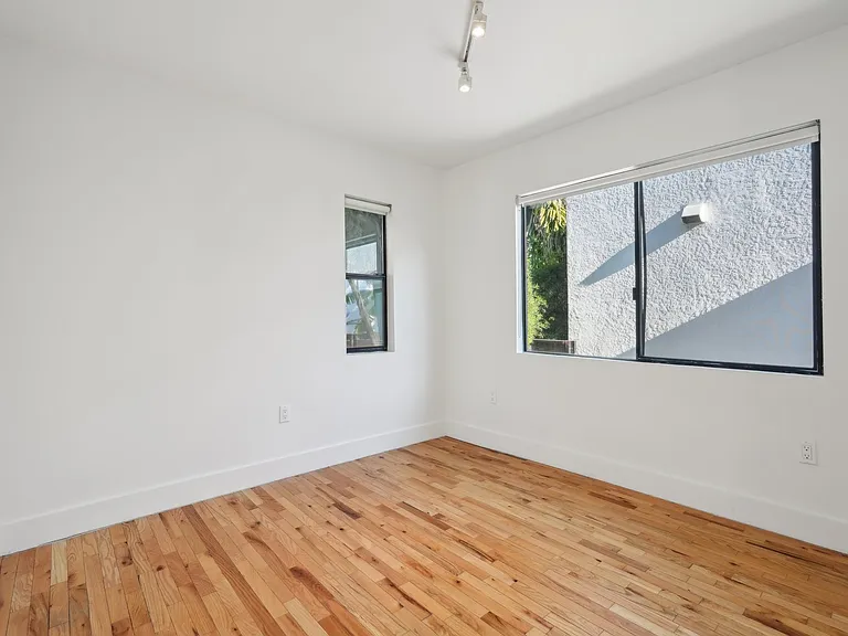 251 Rosemont Ave #1/2 — Photo 16