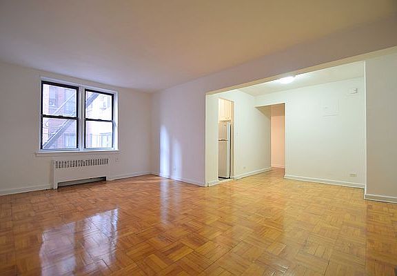 3rd image of 930 Sheridan Ave #4B