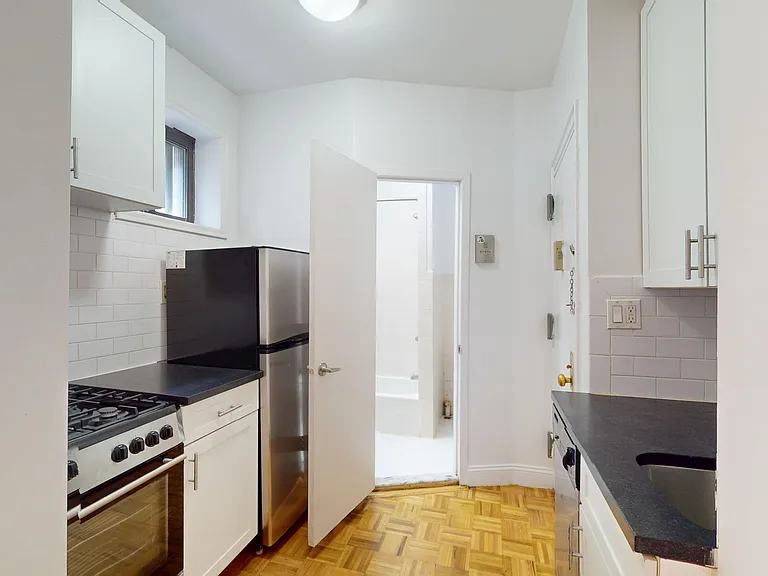 405 W 50th St #4C — Photo 7