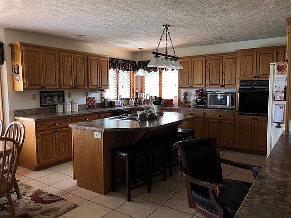 3rd image of 8 Pine Haven Dr