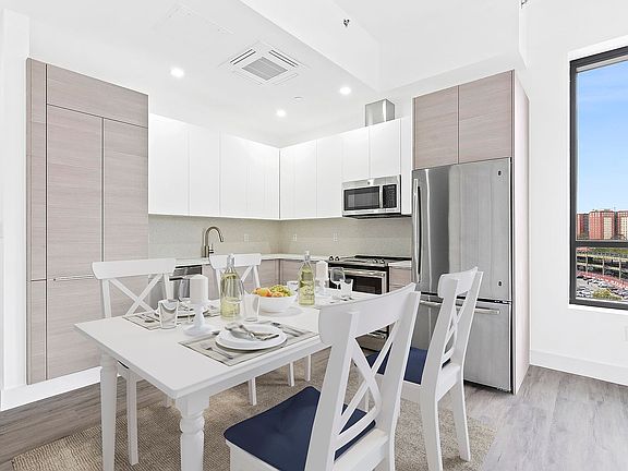 3rd image of 221 Sea Breeze Ave APT 11G