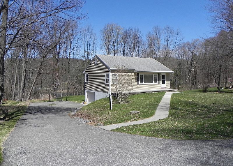 1st image of 3 Maple Dr