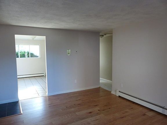 5th image of 10 Woodcrest Ct APT 2