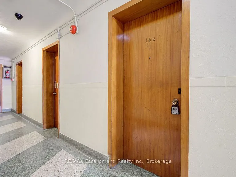 830 Robinson St #102 — Photo 26