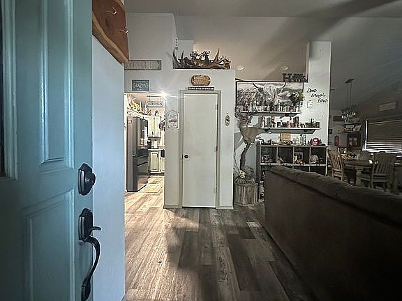 2nd image of 1900 W Fairway Ln