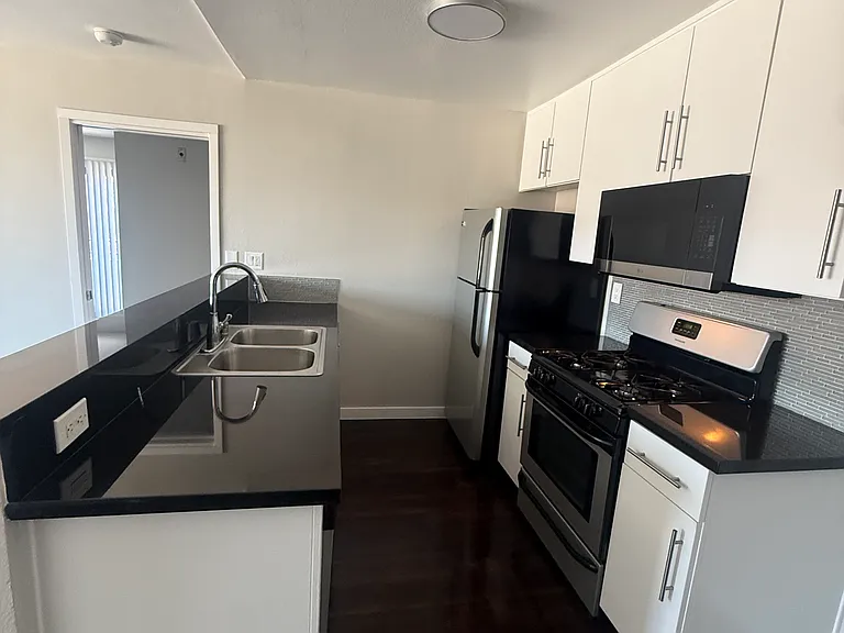 1400 Edgemont — Photo 15