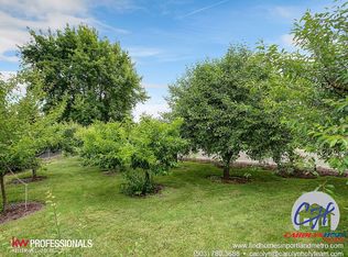 720 SE 9th St, Dundee, OR 97115