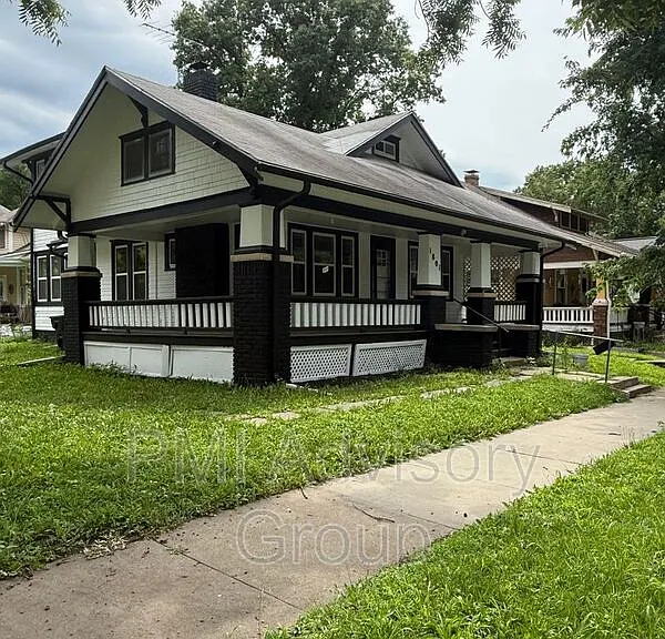 1801 SW Huntoon St — Photo 1