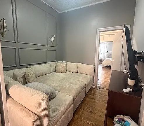 5th image of 422 Graham Ave #2R