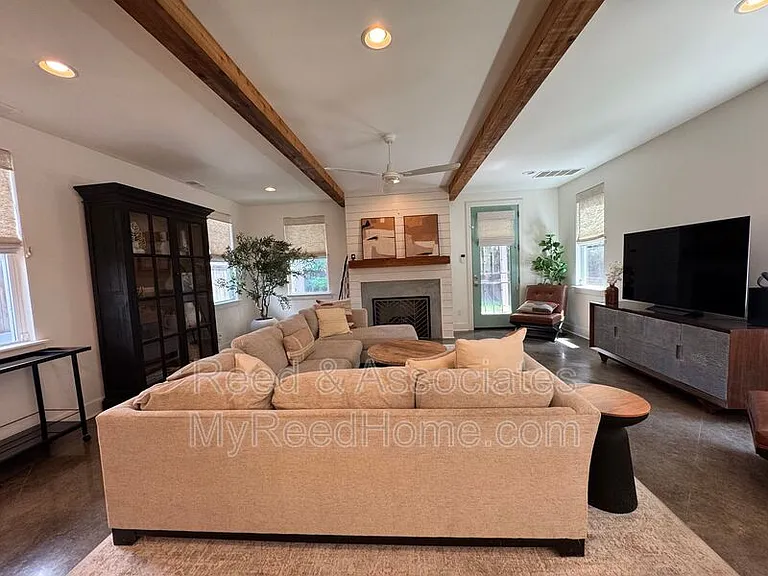 1080 Blythe St — Photo 4
