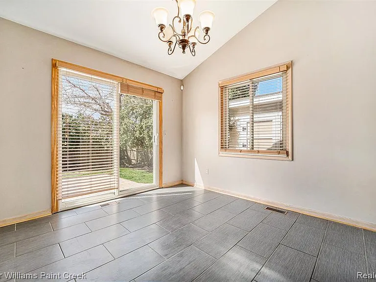 34335 Heartsworth Ln — Photo 20