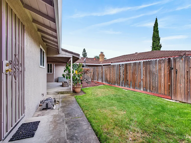 5940 Gloria Dr #0 — Photo 31
