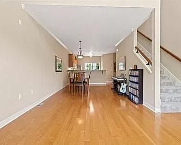 5th image of 2814 Lake Ave