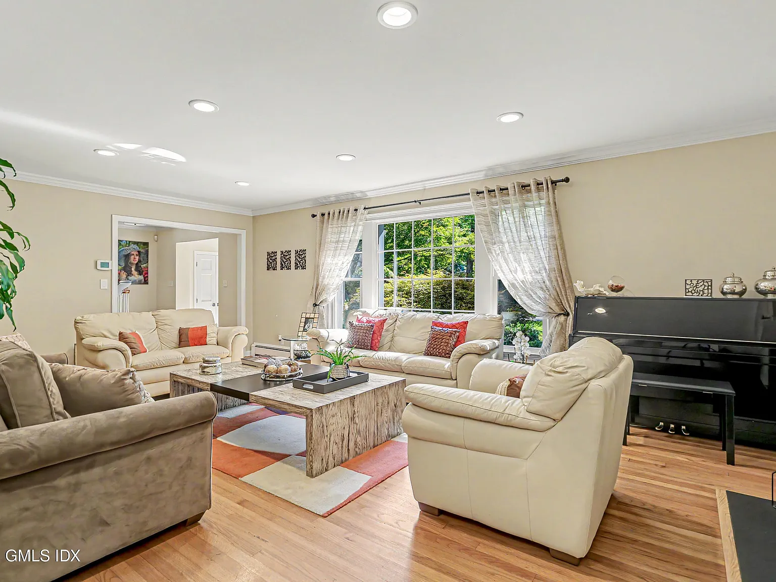 5 bed, 4.5 bath, 4986 sqft, $25,000 — Photo 3