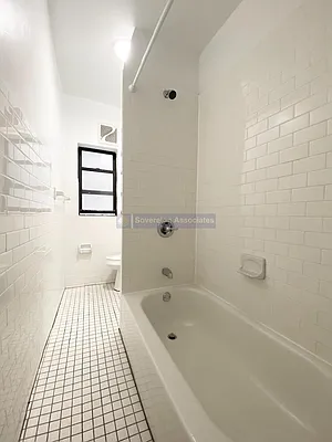 Rented by Sovereign Associates | media 32