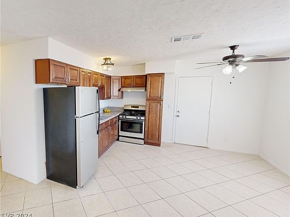 4th image of 1116 Lawry Ave