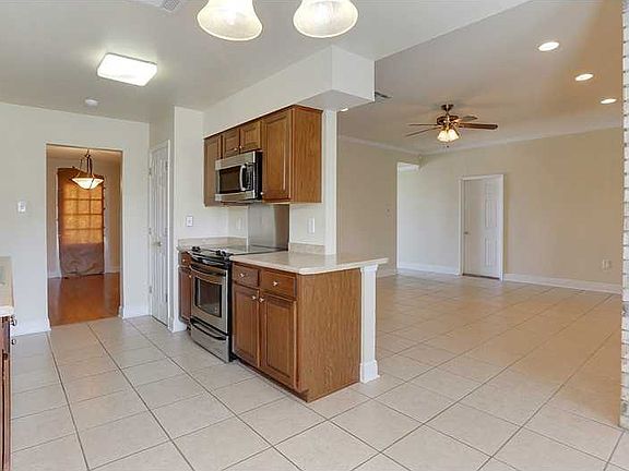 3rd image of 5800 Louis Prima Dr E