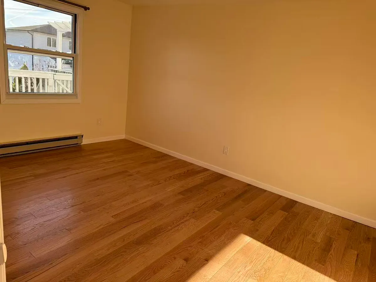 Building Photo - 52 Fairview Ave #2