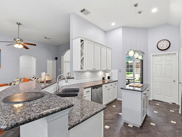 2105 Mossy Trail Dr — Photo 14
