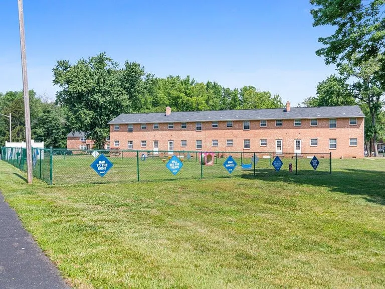 Roberts Mill Apartments and Townhomes — Photo 25