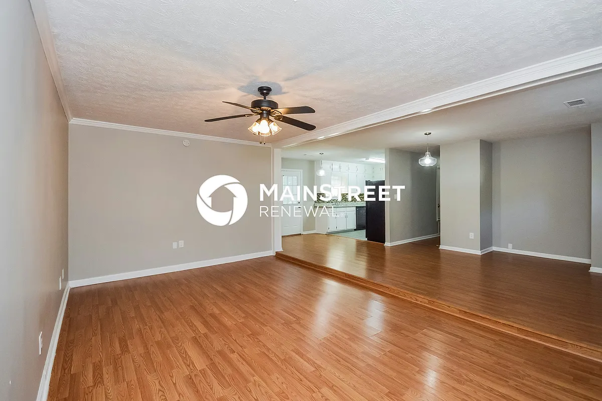 Living Room - 619 Lakeridge Cir SE