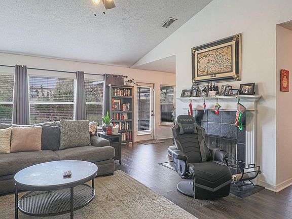 3rd image of 18040 Lake Vista Dr