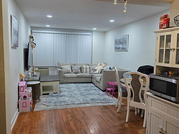 4th image of 333 Bronx River Road #707
