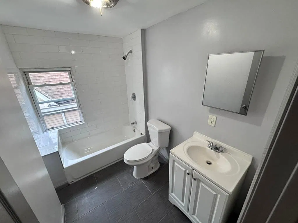 2 bed, $2,000 — Photo 4