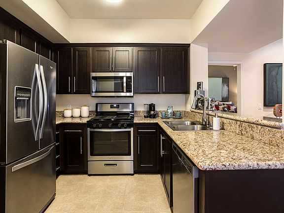 4th image of 801 E Walnut St #1-1502