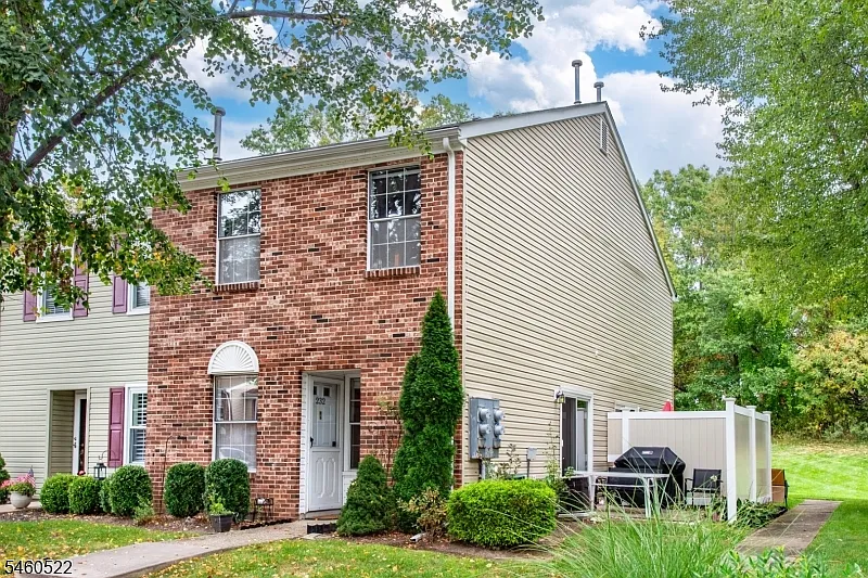 1 bed, 1.0 bath, $2,500 — Photo 2
