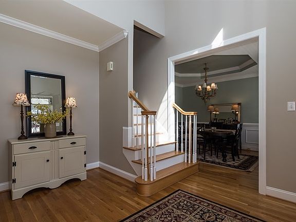 3rd image of 770 Parkridge Dr