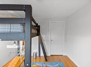 1198 Chestnut St #B, Newton, MA 02464