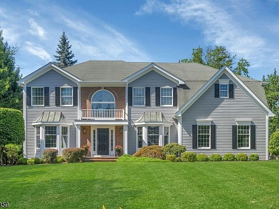 3rd image of 2 Ballantine Rd