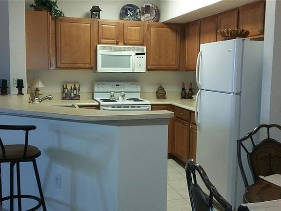 Kitchen and Breakfast Bar