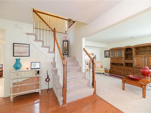 4th image of 1 Paquette Ct