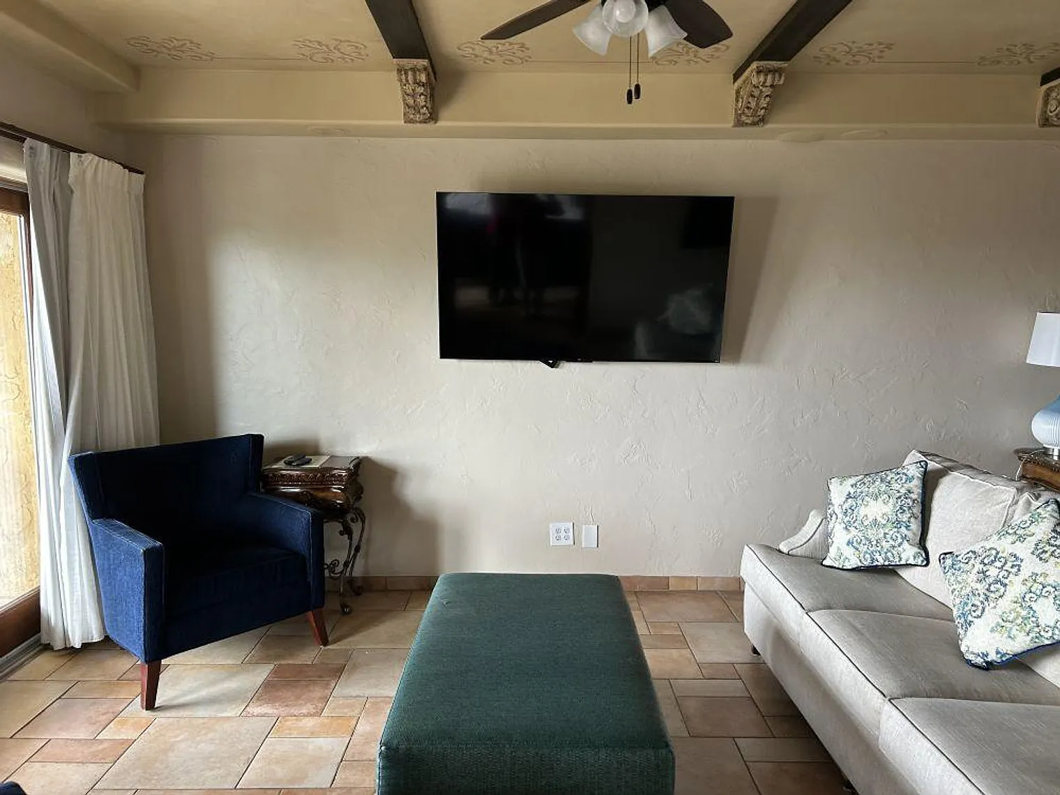 1 bed, 2.0 bath, 893 sqft, $5,592 — Photo 3
