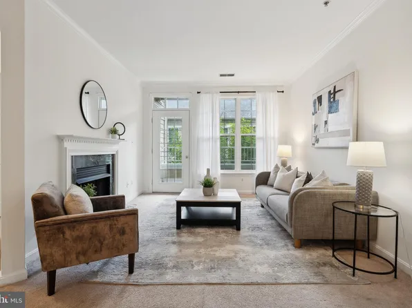 8181 Carnegie Hall Ct APT 302, Vienna, VA 22180