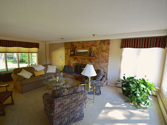 4th image of 2737 Carmel Dr