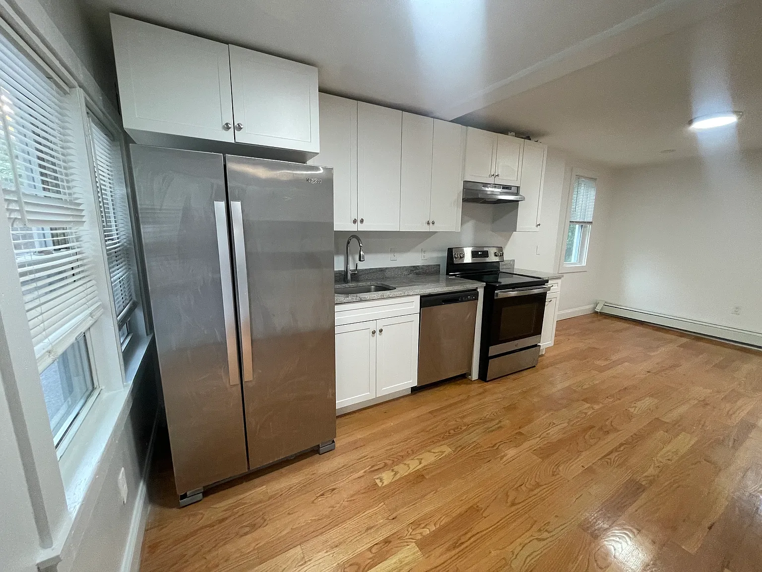 2 bed, 9999 sqft, $2,500 — Photo 1