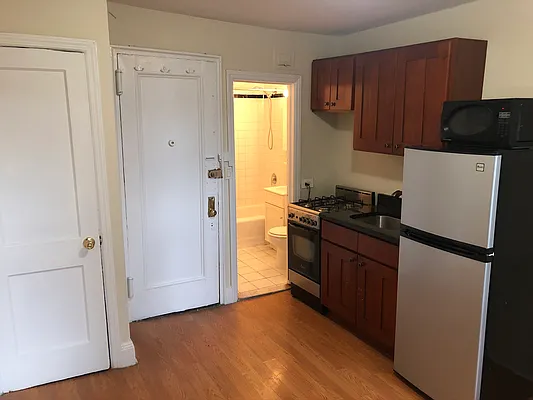 Rented by Karten Real Estate Services LLC | media 12