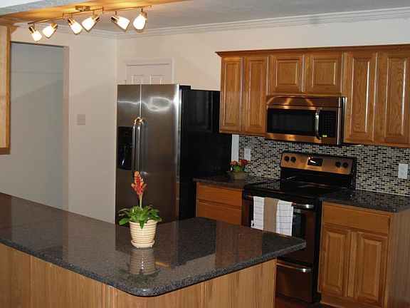 5th image of 4931 Laurel Ln