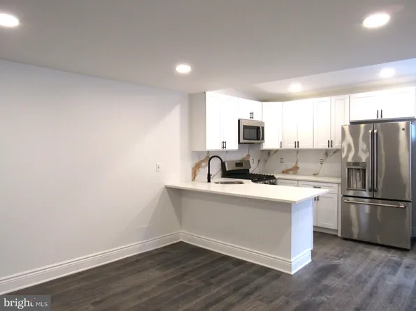 708 Oak Ln, Philadelphia, PA 19126