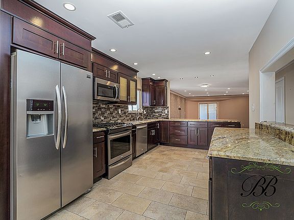 5th image of 2409 E 70th St Floor 1