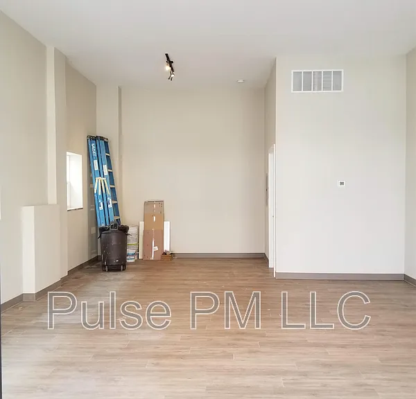 620 6th Ave — Photo 2