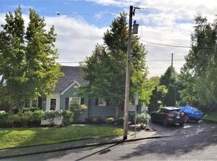 526 S 11th St, Coos Bay, OR 97420