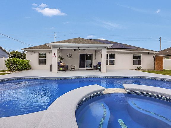 5th image of 2073 SE Berkshire Boulevard