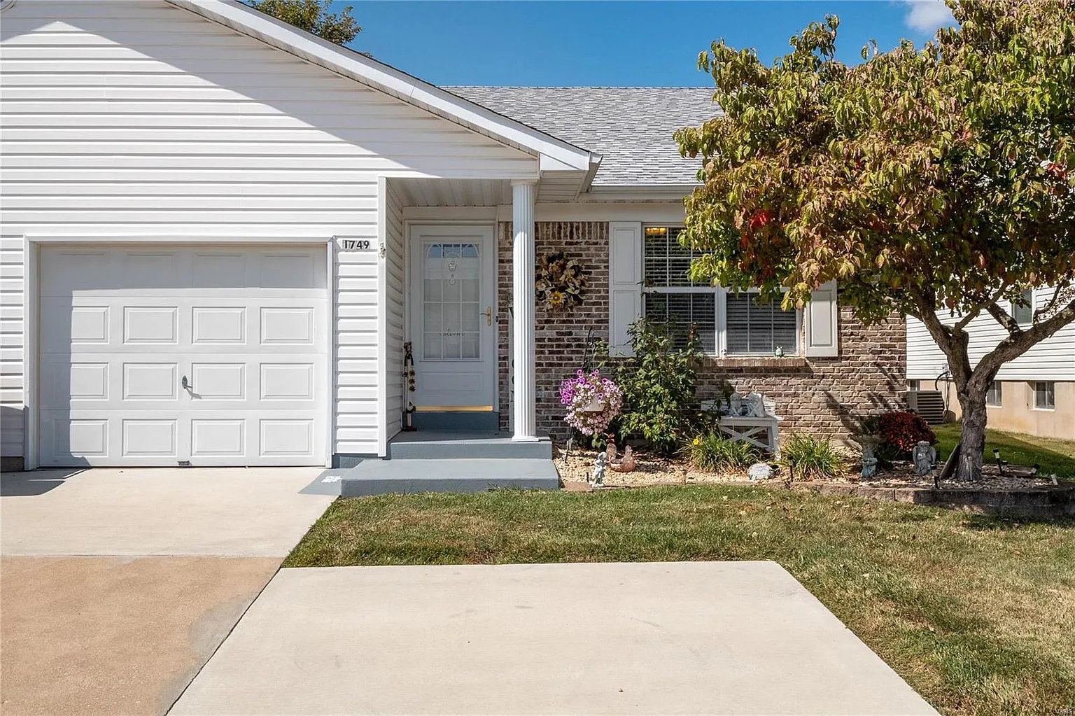1749 Summergate Estates Dr photo 1