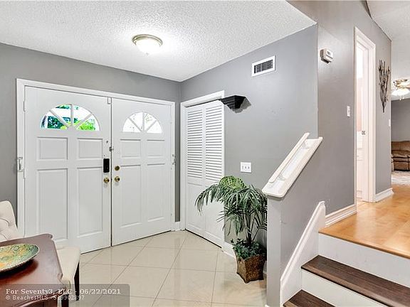 4th image of 7032 Oakview Cir